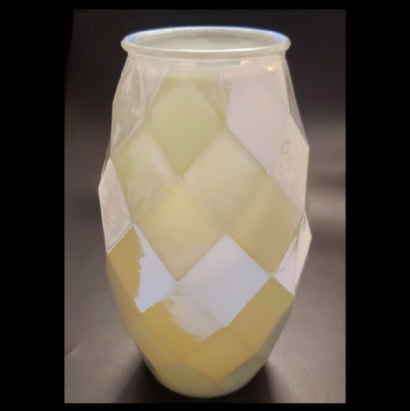 ✨️ Irredescent Pearl w/ Light Green Undertone 8 1/2" Modern Diamond Vase - Picture 5 of 10